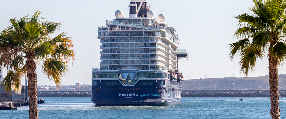 blue cruise liner mein schiff 2 in the port of Alicante. 27.06.21